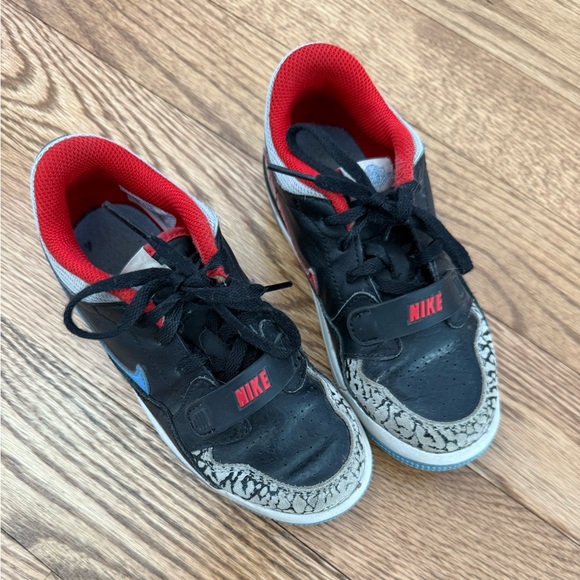 Jordan Other - Boys Jordan low top sneakers size 13